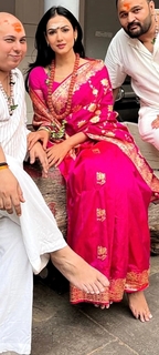 Sonal Chauhan feet photo thumbnail