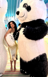 Sonal Chauhan feet photo thumbnail