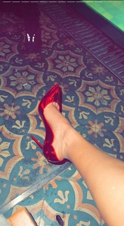 Sonal Chauhan feet photo thumbnail