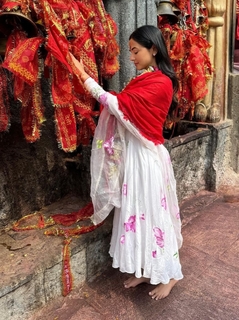 Sonal Chauhan feet photo thumbnail