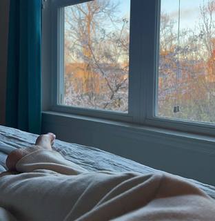 Sonal Chauhan feet photo thumbnail