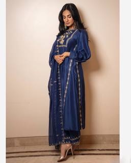 Sonal Chauhan feet photo thumbnail