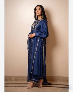 Sonal Chauhan feet photo thumbnail