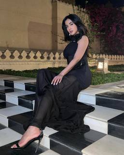 Sonal Chauhan feet photo thumbnail