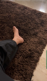 Sonal Chauhan feet photo thumbnail