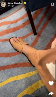 Sonal Chauhan feet photo thumbnail