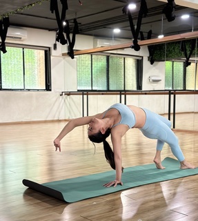 Sonal Chauhan feet photo thumbnail