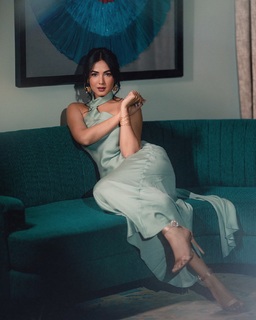 Sonal Chauhan feet photo thumbnail