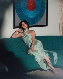 Sonal Chauhan feet photo thumbnail