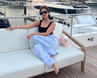 Sonal Chauhan feet photo thumbnail