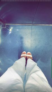 Sonal Chauhan feet photo thumbnail