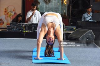 Sonal Chauhan feet photo thumbnail