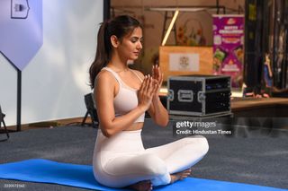 Sonal Chauhan feet photo thumbnail