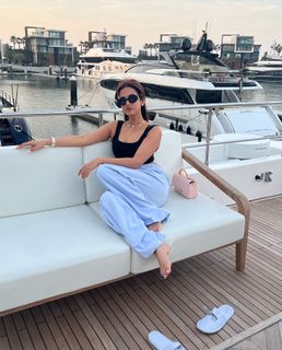 Sonal Chauhan feet photo thumbnail