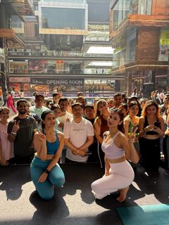 Sonal Chauhan feet photo thumbnail