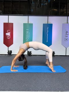 Sonal Chauhan feet photo thumbnail