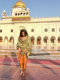 Sonal Chauhan feet photo 4