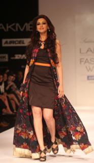 Sonali Bendre feet photo thumbnail
