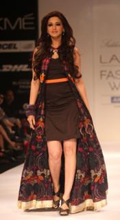 Sonali Bendre feet photo thumbnail