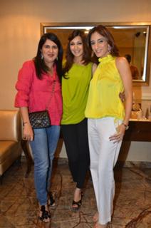 Sonali Bendre feet photo thumbnail