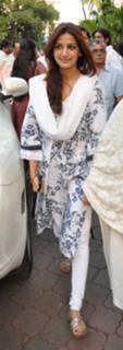Sonali Bendre feet photo thumbnail