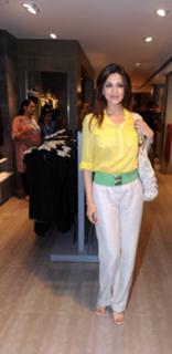 Sonali Bendre feet photo thumbnail