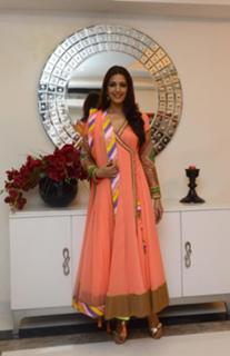 Sonali Bendre feet photo thumbnail