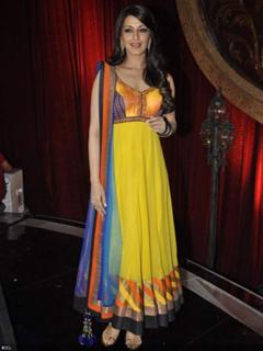 Sonali Bendre feet photo thumbnail