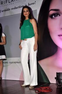 Sonali Bendre feet photo thumbnail