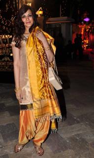 Sonali Bendre feet photo thumbnail