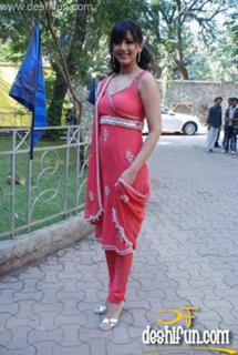 Sonali Bendre feet photo thumbnail