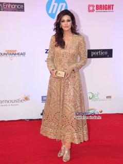 Sonali Bendre feet photo thumbnail
