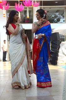 Sonali Bendre feet photo thumbnail
