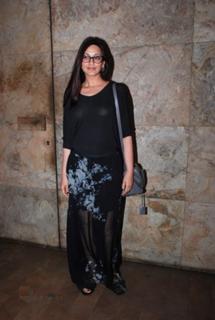 Sonali Bendre feet photo thumbnail