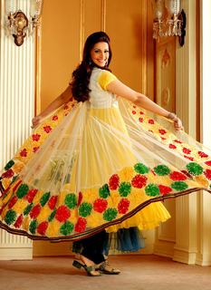 Sonali Bendre feet photo thumbnail