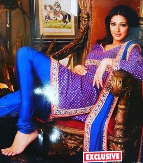 Sonali Bendre feet photo thumbnail