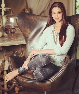 Sonali Bendre feet photo thumbnail