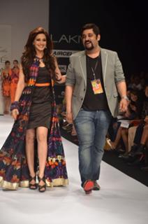 Sonali Bendre feet photo thumbnail
