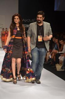 Sonali Bendre feet photo thumbnail