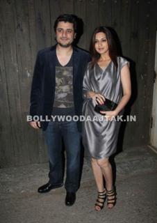 Sonali Bendre feet photo thumbnail