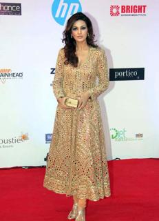 Sonali Bendre feet photo thumbnail