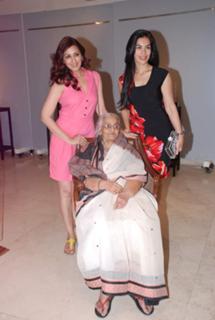 Sonali Bendre feet photo thumbnail