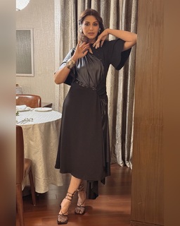 Sonali Bendre feet photo thumbnail