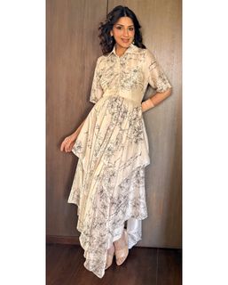 Sonali Bendre feet photo thumbnail