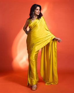 Sonali Bendre feet photo thumbnail