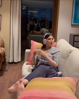 Sonali Bendre feet photo 5