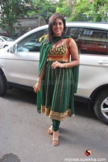 Sonali Kulkarni feet photo 2