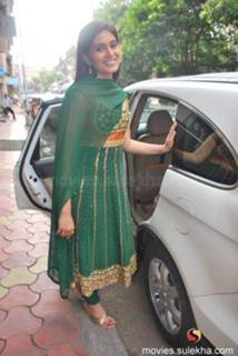 Sonali Kulkarni feet photo 7