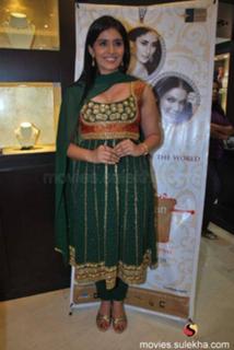 Sonali Kulkarni feet photo 6