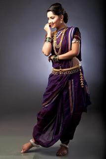 Sonali Kulkarni feet photo 1